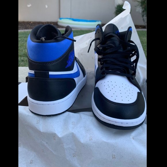Air jordon 1 mids